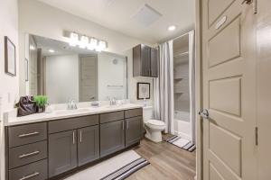 Lux Modern Art Apartment Near Eateries and Theater by RGS