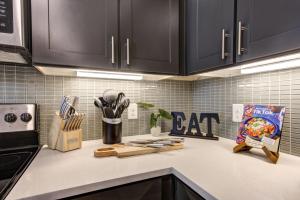 Lux Modern Art Apartment Near Eateries and Theater by RGS