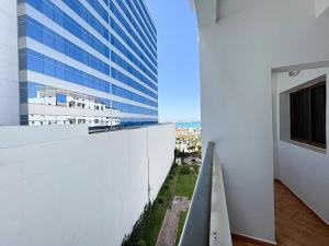 situé sur la corniche 2 ch accès au mall 277