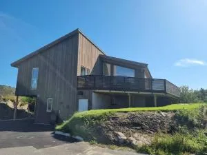 Enebolig med hybel i Lyngdal - 法尔松