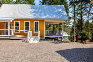 Elk Ridge Village 401C Cozy Cabin with views of Flathead Lake and the mountains