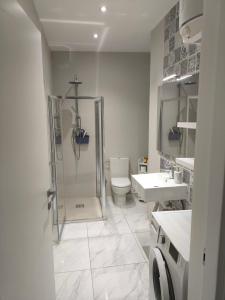 Lovely Modern One Bedroom Studio