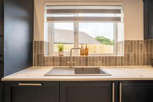 Cottage with Hot Tub near Knockhill