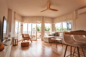 SeaHomes Vacations - Seafront Brand New Apt with PKG - 5hvězdičkové hotely ve městě Blanes