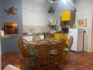 Casa condomínio com piscina