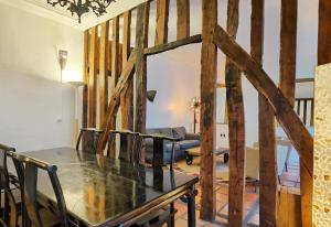 Le Marais style APT with 3 bdrs 3 mns Republique N3-43