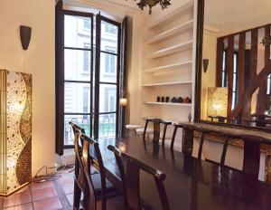 Le Marais style APT with 3 bdrs 3 mns Republique N3-43