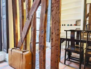 Le Marais style APT with 3 bdrs 3 mns Republique N3-43