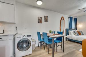 Beautiful Austin Studio Sleeps 4 10min to Downtown