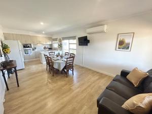 Latone Sea Lodge - Entire Home in Port Hughes