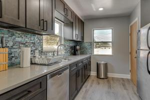 7 Mi to Denver Inviting Aurora Home with Yard!