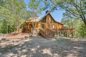 Hot Springs Cabin with Deck and Mountain Views!