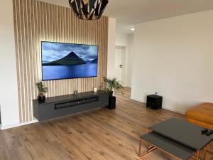 Moderny luxusny domcek s vyhladom na zamok