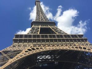 Loft 2 BR Loft Effeil tower AC by LCC Agency