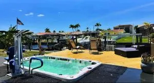 Accessible, Canal Front Property, with SWIM SPA - 蓬塔戈尔达