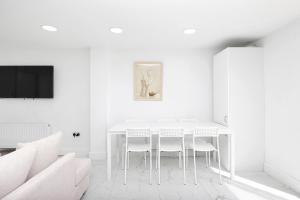 Entire Beautiful & Spacious House in London