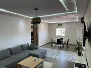Gorgeous newly renovated apt- Near Restaurant and Shopping Center - Douar Chelalgua