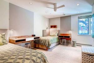 Village Inn Plaza 305 by East West Hospitality