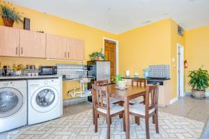 Scenic Aurora Studio on 3 Acres Easy 1-70 Access