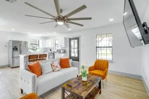 Fishing Pond and Paddle Boat Home in Hempstead! - Cat Spring