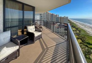 OCEAN REEF RESORT - 4 Bedroom - Luxury Beachfront Unit