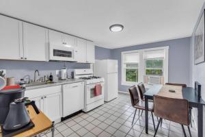 Quaint 2 Bedrooms in Historic Little Italy