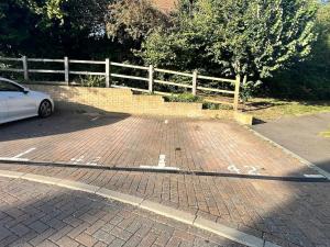 Luxury Ashford Home in secure neighbourhood with Free Parking