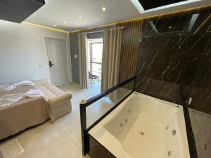 Suíte Gold com varanda e Hidro 302