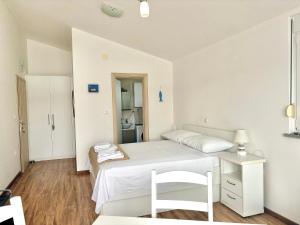 Apartments by the sea Sukosan, Zadar - 9711