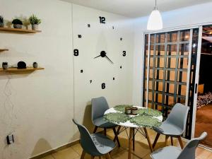 Casa B Héroes León