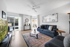 Stylish Beachside Unit with Parking, Gym & Pool - Мельбурн