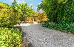 Maisons de vacances Cozy Home In Pernes Les Fontaines : photos des chambres