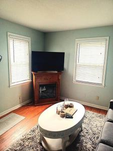 Historic district water viewprivate parking 3 cars