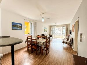 Apê Espaçoso, AC | 300m Praia de Canasvieiras