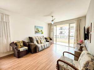 Apê Espaçoso, AC | 300m Praia de Canasvieiras