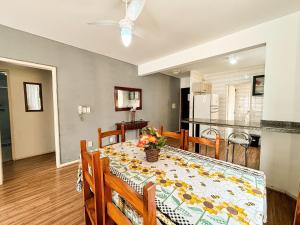 Apê Espaçoso, AC | 300m Praia de Canasvieiras