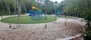 Casa RuiSu 2 plantas Amueblada alberca en Playa del Carmen Mayakoba seguridad bien ubicada jardines senderos comercios