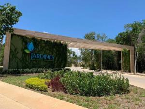 Casa RuiSu 2 plantas Amueblada alberca en Playa del Carmen Mayakoba seguridad bien ubicada jardines senderos comercios