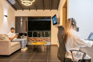 Modern Central Apt Laureles Medellin With 3 ACs