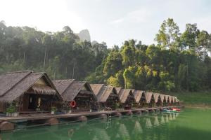 PraiwanRaftHouse แพไพรวัลย์
