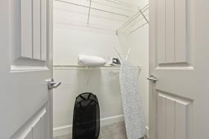 Lux 1B w Pool Near Toyota HQ The Star Legacy West 2119