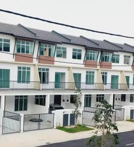 Azzahra Homestay Scientex Kundang Jaya Rawang - 万挠