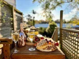 Kookaburra Gardens - 4 stops from the City, ICC and Harbour - Woolwick