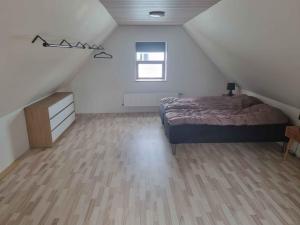 Enjoy The Charming Townhouse Close To The Beach