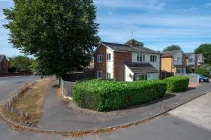 Space Apartments - 5 Bed Detached House inc Parking, Fast WiFi Speeds - 厄尔斯科恩