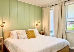 DT Stylish & Newly Renovated Home 2BR Sea Tac 6 Miles with AC