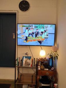 Seongbuk Castle Suites 5 Bedroom, castle-wall view,