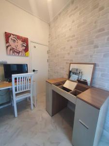Seongbuk Castle Suites 5 Bedroom, castle-wall view,