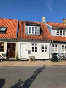 Nyrenoveret charmerende byhus