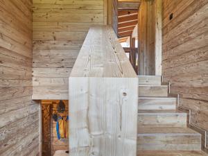 Attic with panoramic views, fireplace & spa bath